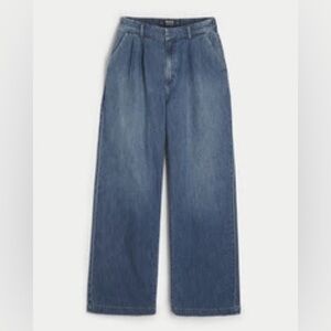 Hollister Livvy Ultra High-Rise Lightweight Wide-Leg Jeans